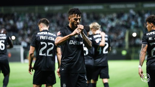 Zeno Debast sofre lesão muscular e desfalca Sporting por um mês