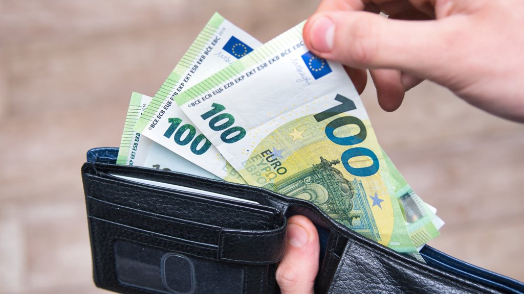 Novas Tabelas de Retenção na Fonte do IRS Trazem Alívio Imediato mas Potencial Impacto nos Reembolsos de 2026