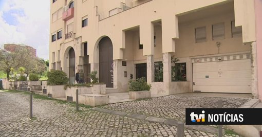 Dois filhos e mãe acusados de matar o pai em contexto de violência doméstica