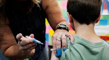 Estudo Revela que Pais com Mais Escolaridade e Poder Económico Recusam Vacinar Filhos