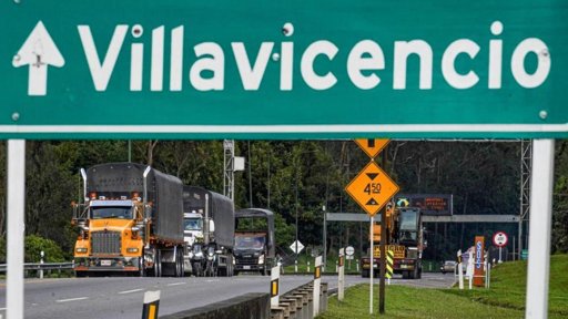 Cierre de la Vía al Llano cumple un mes con pérdidas económicas que superan el billón de pesos