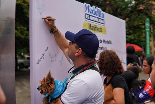 Medellín lanza una fuerte campaña contra el uso de pólvora para proteger a personas y animales