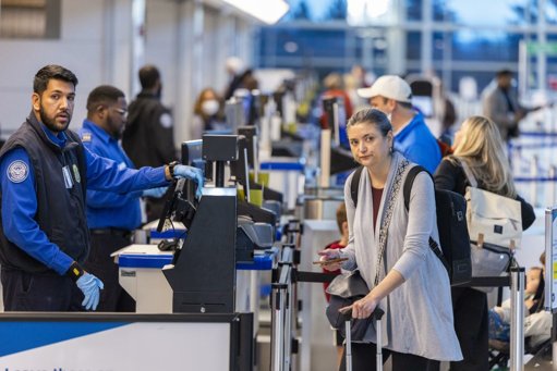 EE.

UU. implementará nueva tarifa para viajeros sin Real ID o pasaporte en aeropuertos