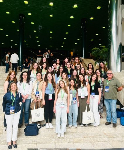 Futuro da Saúde Animal: Estudantes de Enfermagem Veterinária Marcam Presença em Congresso Internacional