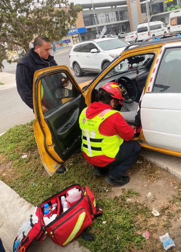 Hombre muere tras sufrir infarto al volante y chocar en Ramos Arizpe