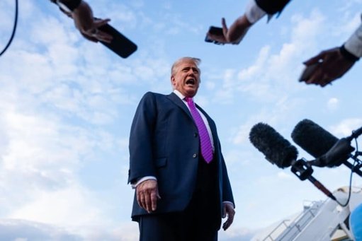 Trump Demanda a The New York Times por 15 Mil Millones de Dólares