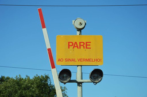 Atropelamento mortal em passagem de nível condiciona Linha do Norte em Santarém