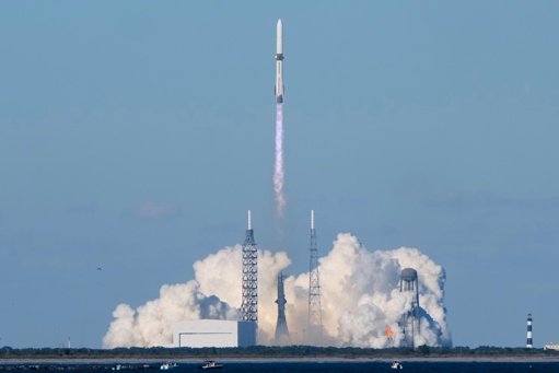 Blue Origin réussit le lancement et la récupération de sa fusée New Glenn