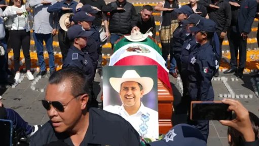 Detienen a siete escoltas del alcalde Carlos Manzo por presunta omisión en su asesinato