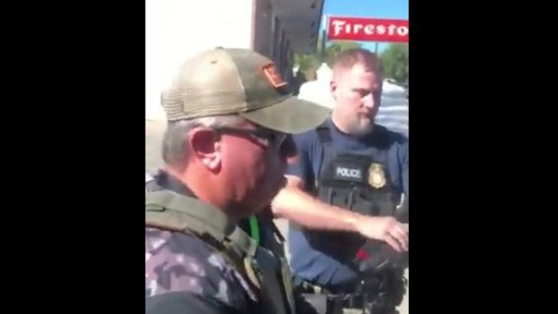 Táticas Agressivas do ICE Geram Protestos e Medo nas Comunidades Imigrantes