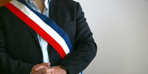 Mariage d'un individu sous OQTF : le maire de Chessy démissionne, la préfecture refuse