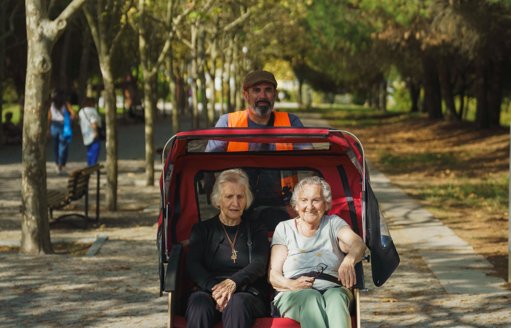 Projeto “Pedalar sem Idade” leva alegria e mobilidade a idosos em Almada
