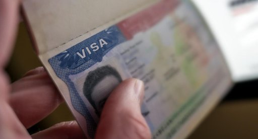 Gobierno de Trump impone drásticas nuevas tarifas a visas de trabajo y turismo
