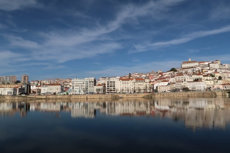 Funcionária de Limpeza Devolve Saco com 50 Mil Euros em Ouro em Coimbra
