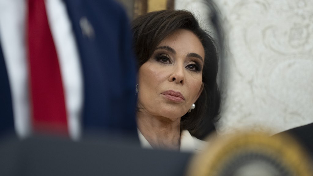 Trump Remodela Administração com Nomeações Estratégicas