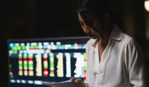 Mercados de Asia y Europa Operan Mixtos con Foco en Resultados y Datos Económicos