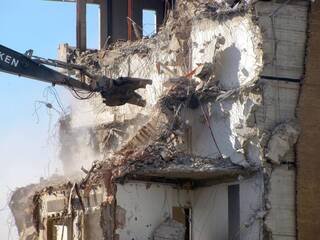 Saint-Denis : démolition de l'immeuble où s'étaient retranchés les terroristes du 13-Novembre