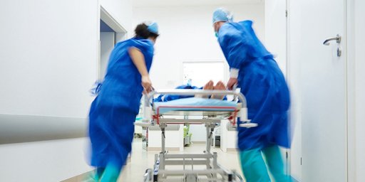 Morte de bebé de 11 meses à porta de centro de saúde desencadeia investigações