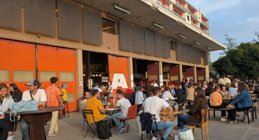 Dernier hiver pour la Caserne B, lieu emblématique de la fête bordelaise voué à la fermeture