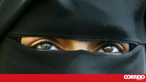 Parlamento aprova proposta do Chega para proibir uso de 'burqa' em espaços públicos