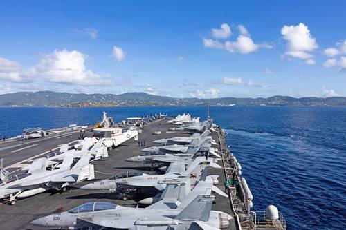 Escalada de Tensión entre EE.

UU. y Venezuela: Despliegue Militar y Amenazas de Intervención