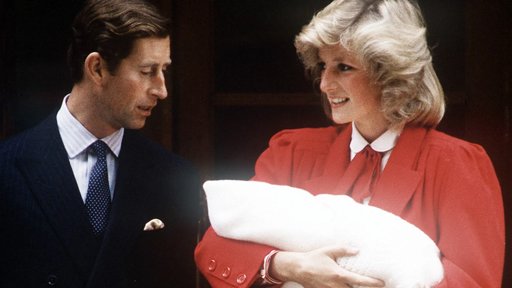 Revelações de ex-mordomo detalham alegada reação de Carlos III ao nascimento de Harry