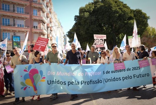 Fenprof mobiliza milhares de professores em protesto por valorização da carreira