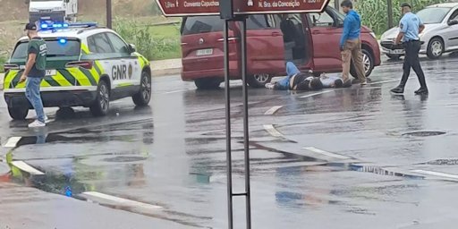 Perseguição policial na Costa da Caparica termina com disparos, um ferido e sete detidos