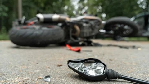 Colisão entre duas motas em São Miguel provoca um morto e dois feridos