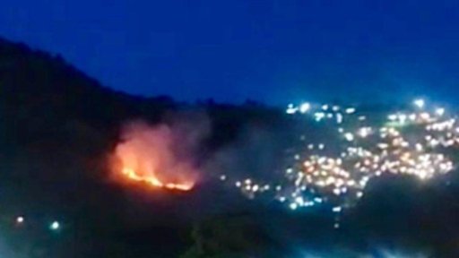 Bomberos de Medellín controlan incendio forestal en la Comuna 8, Villa Hermosa