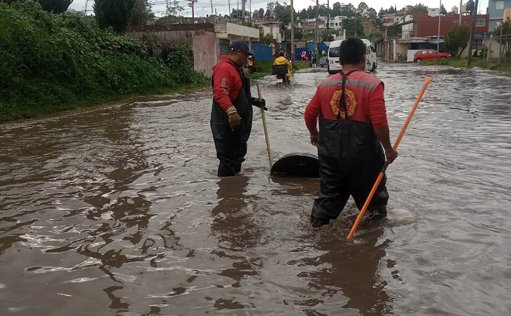 "Operativo Acuario" en Cuautlancingo: Autoridades Auxilian a Ciudadanos Durante Intensas Lluvias