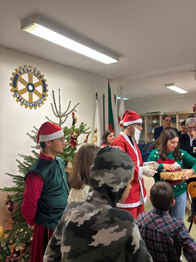 Rotary e Rotaract de Santarém Realizam Sonhos de Natal de Crianças Institucionalizadas