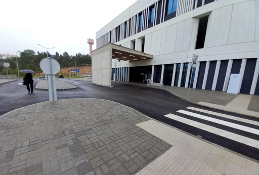 Agente da PSP Auxilia Parto à Entrada de Hospital em Sintra