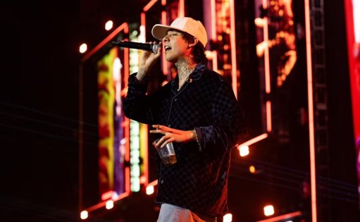 Natanael Cano Interpreta el Polémico Corrido “Cuerno Azulado” en el Flow Fest 2025