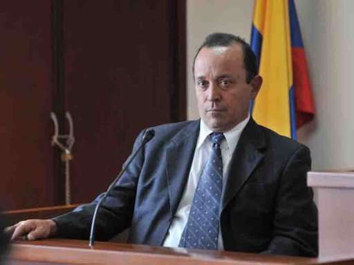 Condenan a Santiago Uribe a 28 años de prisión por paramilitarismo y homicidio