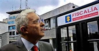 Condena a Álvaro Uribe incluye multa de más de $3.400 millones y ocho años de inhabilidad