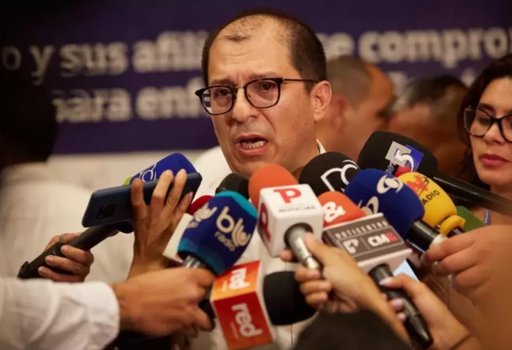 Francisco Barbosa se retira de la contienda presidencial y llama a la unidad de la derecha