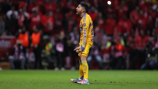 Entre lágrimas, Javier Aquino anuncia su salida de Tigres tras una década