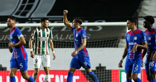 Empate caótico com quatro golos e duas expulsões marca regresso do Alverca à Primeira Liga