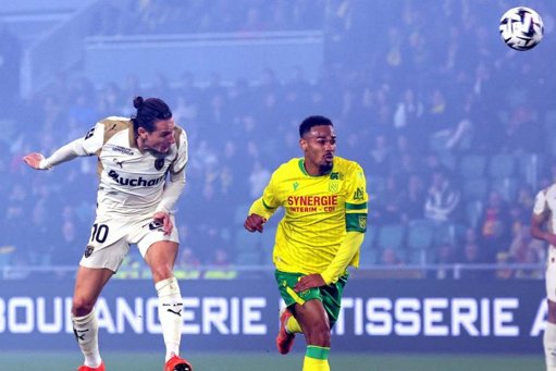 Le RC Lens s'impose à Nantes et conforte sa place de leader de la Ligue 1