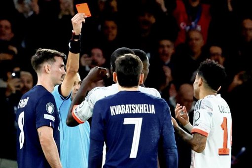 La soirée paradoxale de Luis Diaz, héros buteur et antihéros expulsé