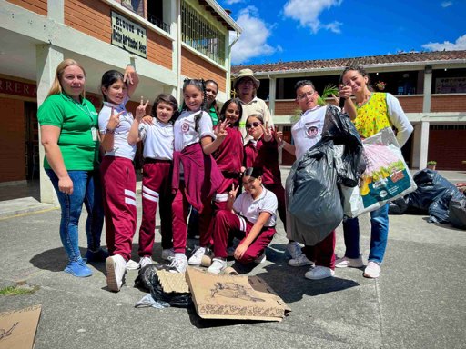 Estudiantes de Guarne recolectan más de una tonelada de residuos en campaña ambiental