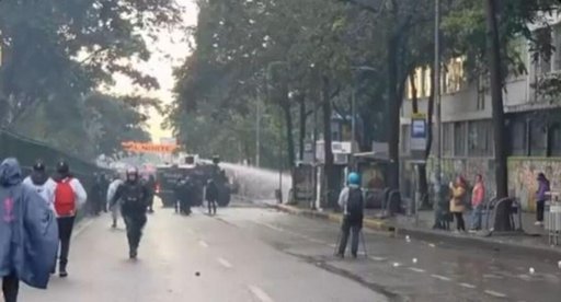 Fuertes lluvias y protestas generan caos en Bogotá