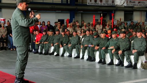 Tensão com a Venezuela Aumenta com Desdobramento Militar dos EUA e Sinais de Diálogo