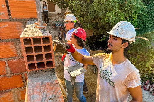 Jovens Voluntários Devolvem Dignidade a Famílias Vulneráveis em Castro Marim