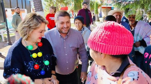 Caravana Navideña lleva apoyos y alegría a comunidades serranas de Badiraguato