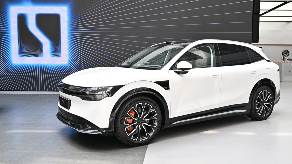 Construtora chinesa Zeekr mantém planos de expansão na Europa apesar de tarifas elevadas