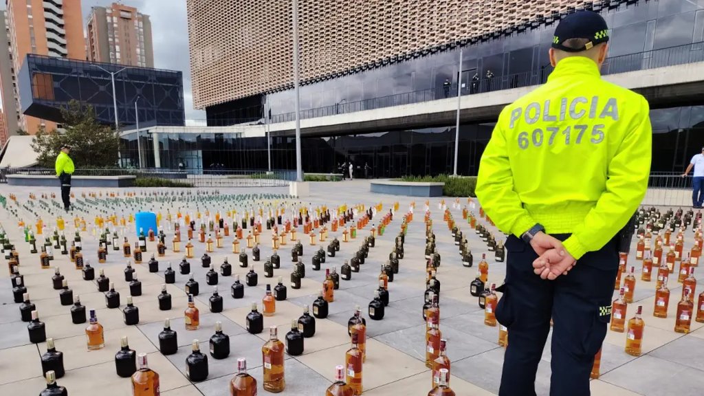 Desmantelan red de licor adulterado que operaba en falsas peluquerías en Bogotá