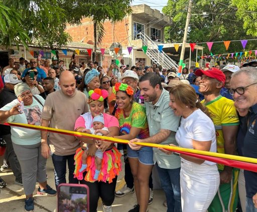 Comunidad de Turbaco celebra pavimentación de calle clave gracias a trabajo conjunto con la Gobernación