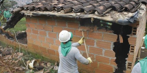 Distrito demuele 10 construcciones ilegales en el Cerro Pan de Azúcar
